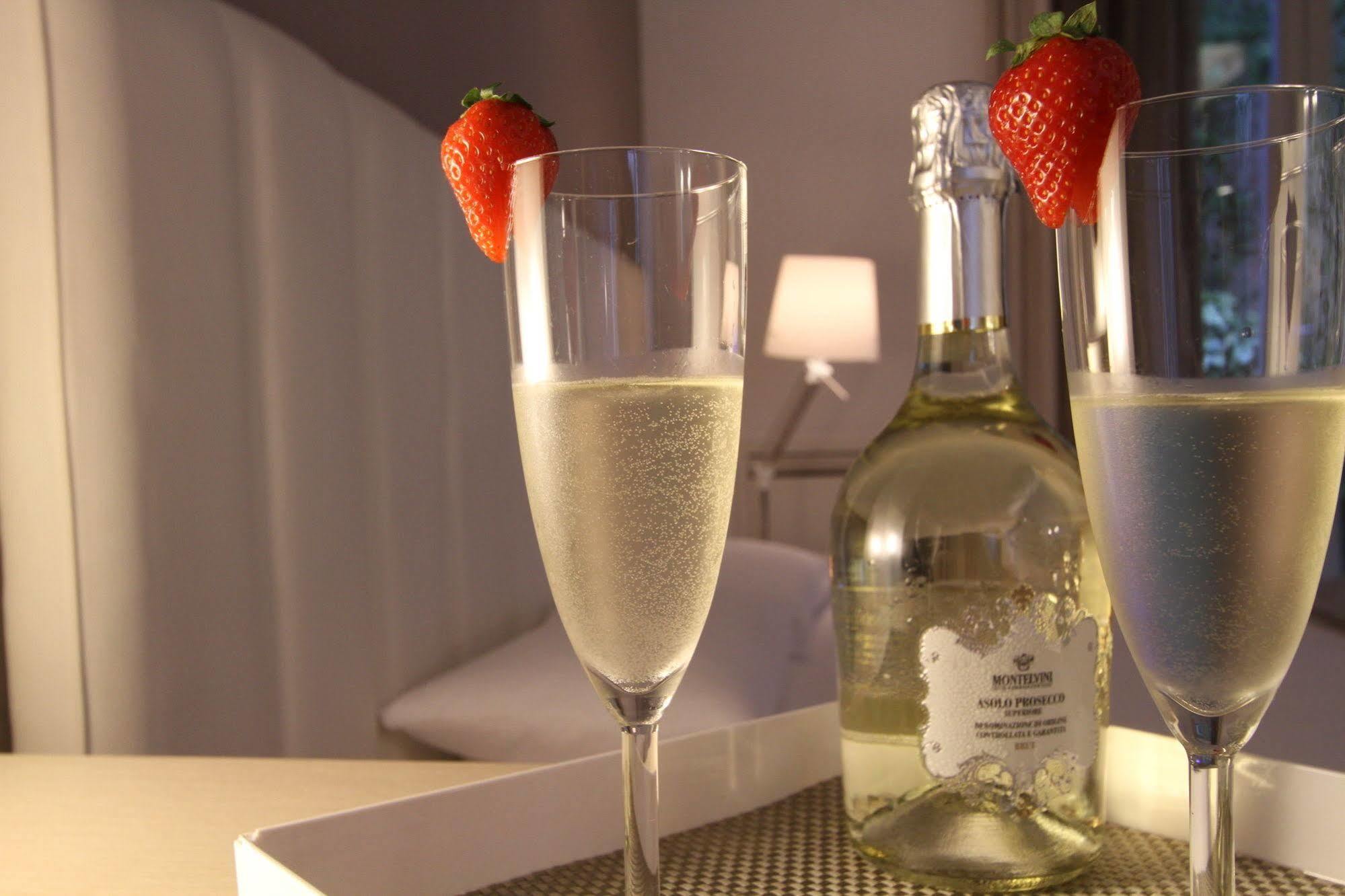 Soglow Business Class Hotel Мольфетта Экстерьер фото