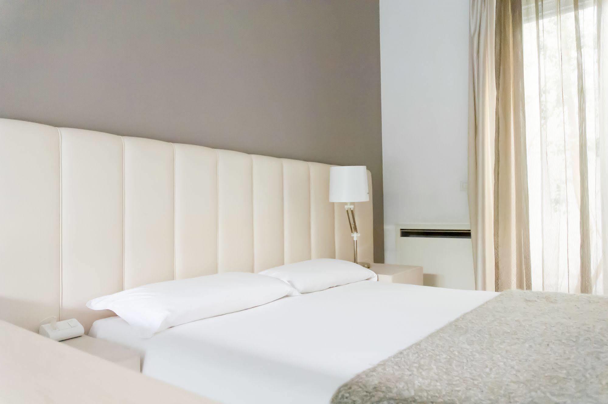 Soglow Business Class Hotel Мольфетта Экстерьер фото